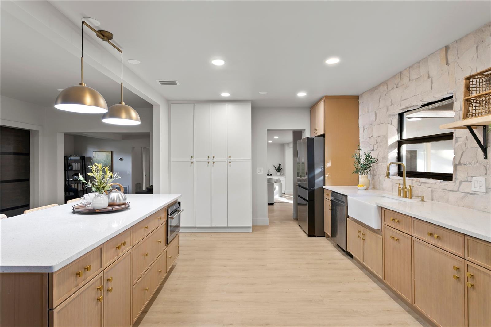 Listing photo id 12 for 4504 Lamb Avenue