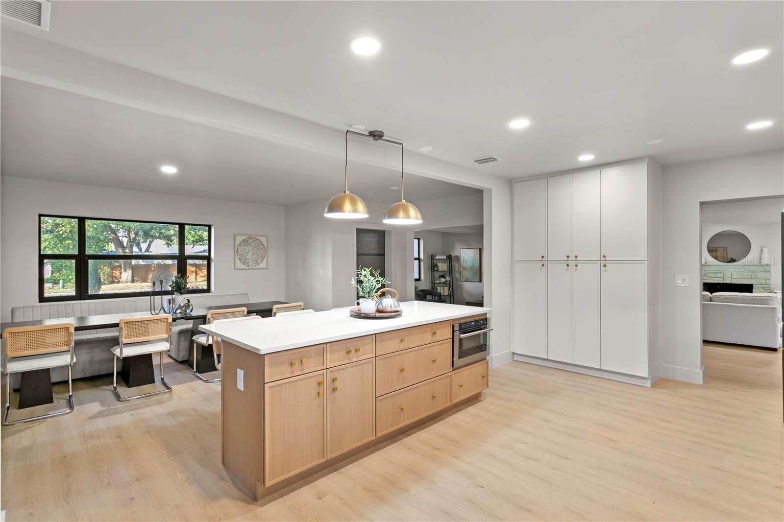 Listing photo id 13 for 4504 Lamb Avenue