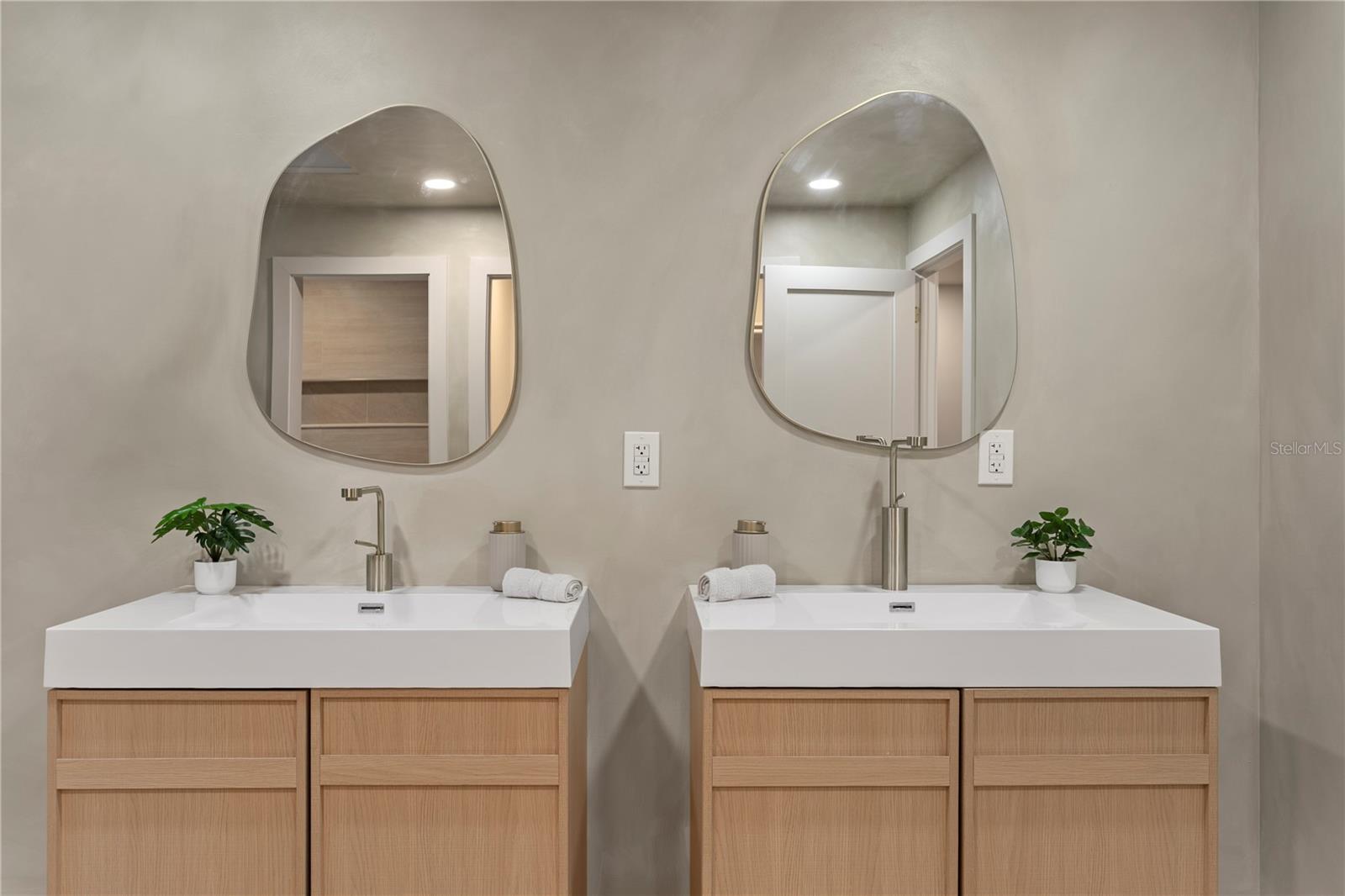 Listing photo id 44 for 4504 Lamb Avenue