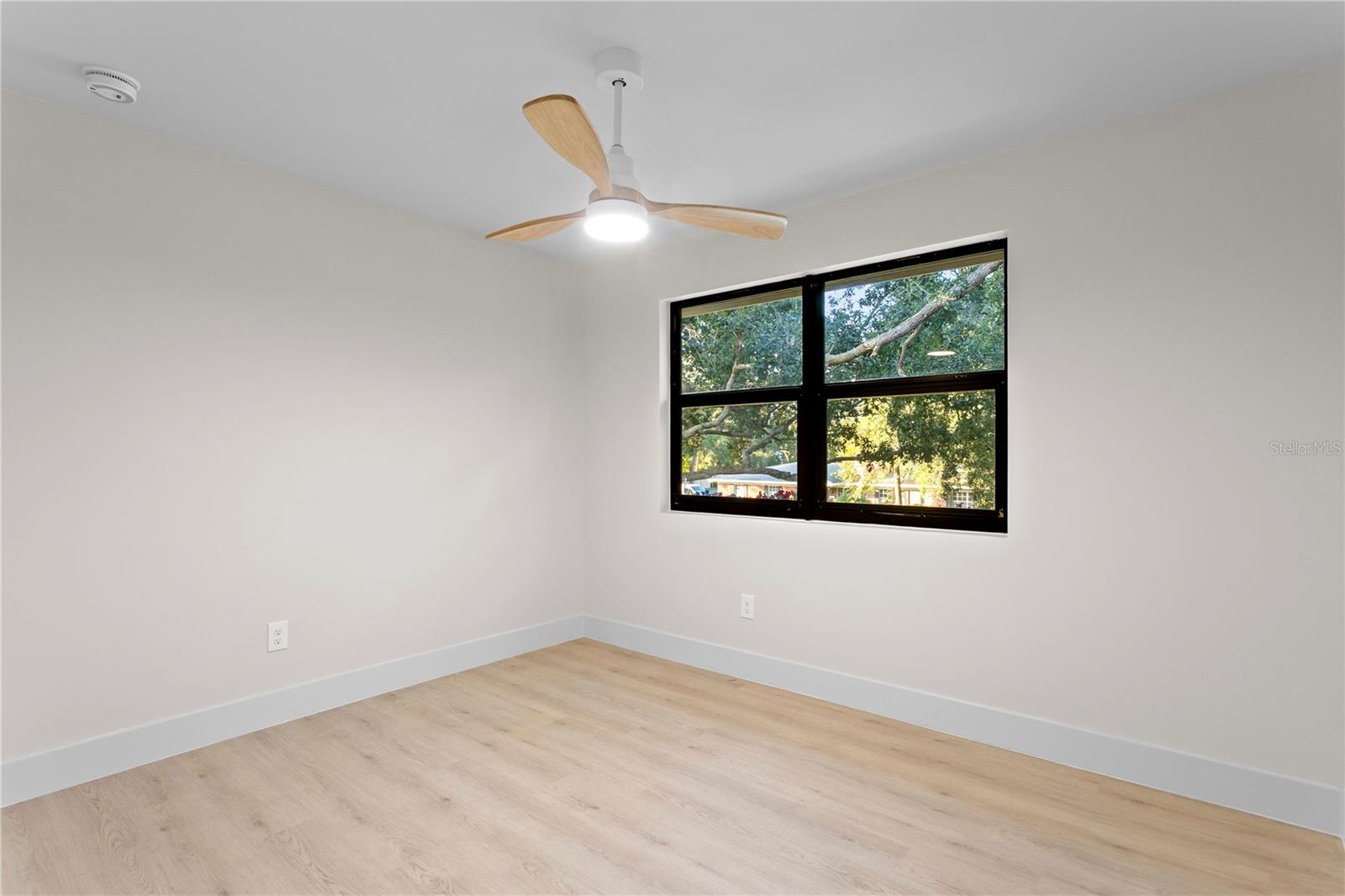 Listing photo id 47 for 4504 Lamb Avenue