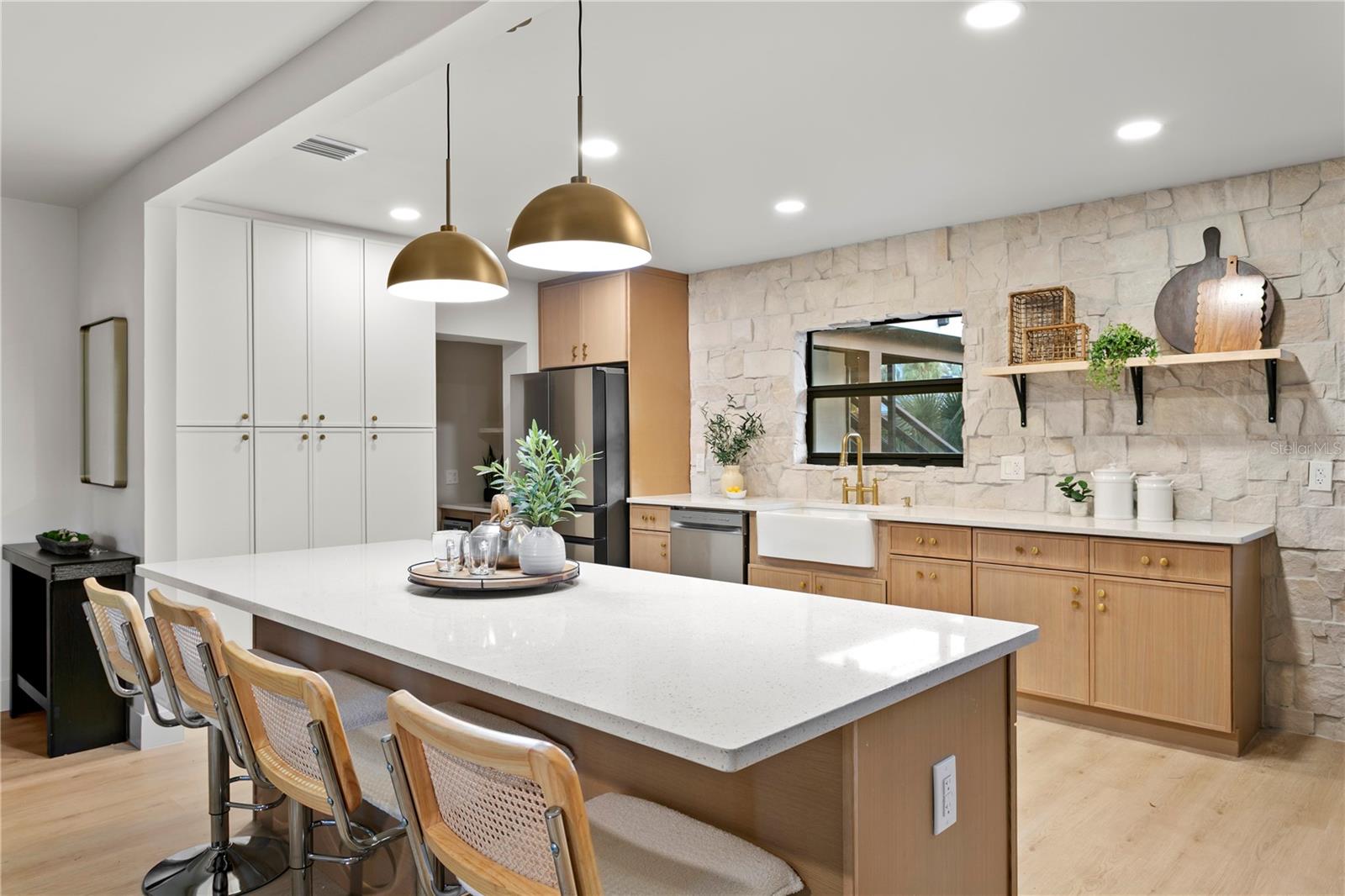 Listing photo id 3 for 4504 Lamb Avenue