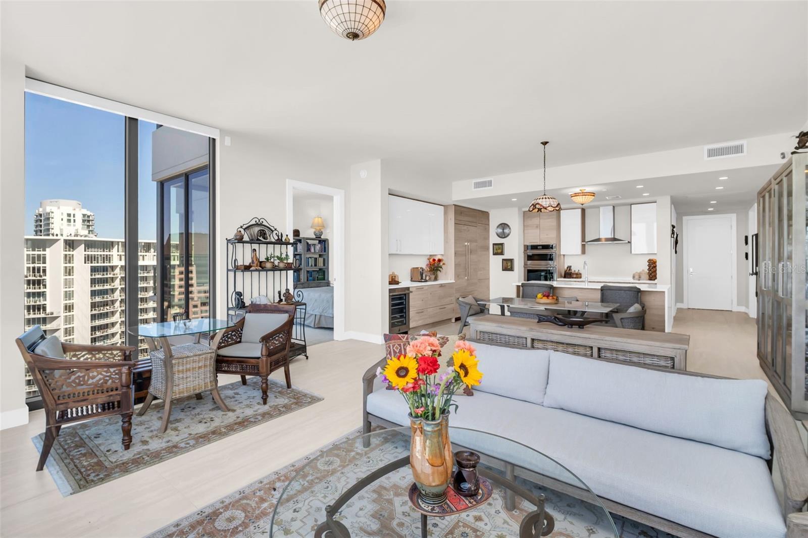 Listing photo id 11 for 301 1st Street S 3305