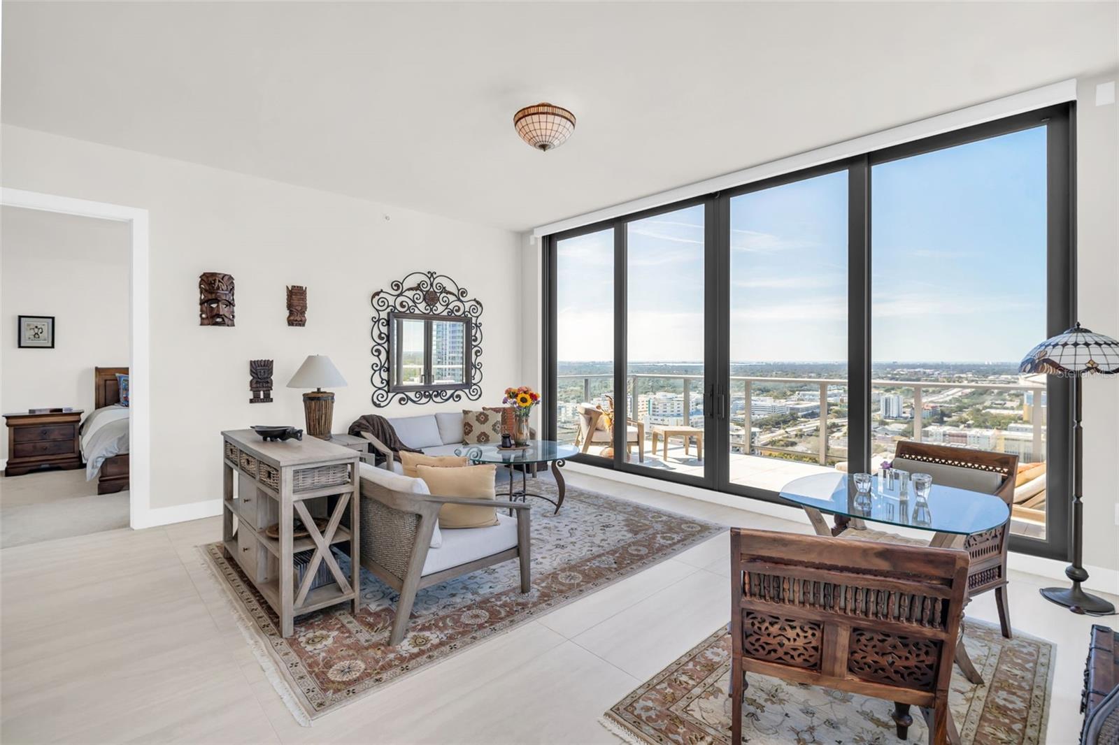 Listing photo id 12 for 301 1st Street S 3305