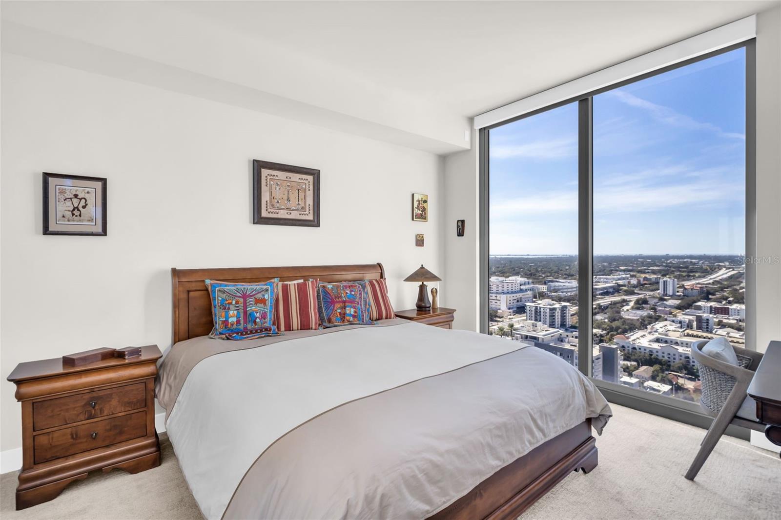 Listing photo id 16 for 301 1st Street S 3305