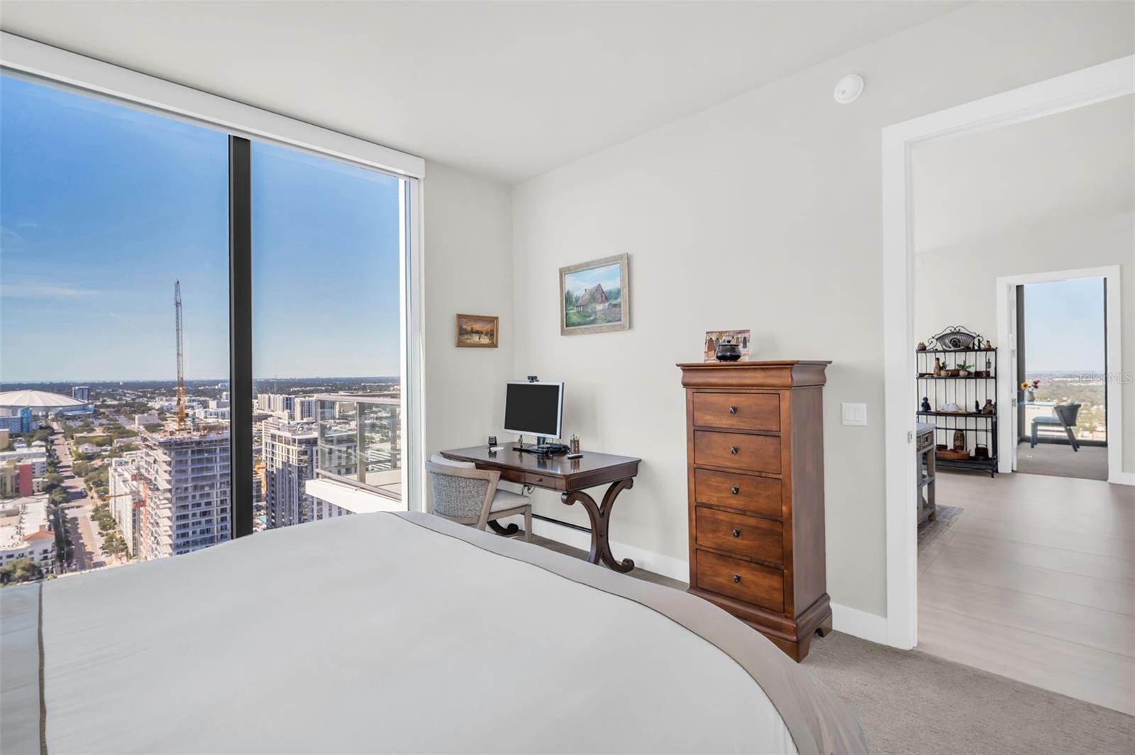 Listing photo id 17 for 301 1st Street S 3305