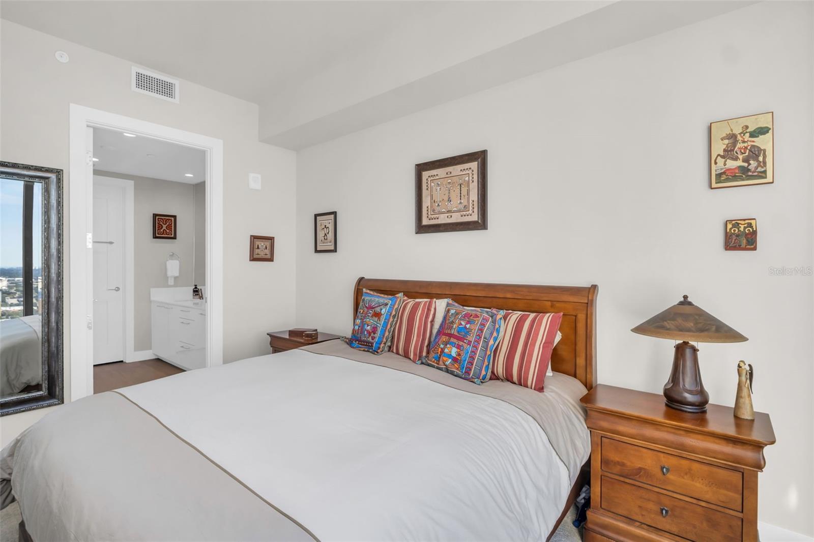 Listing photo id 18 for 301 1st Street S 3305