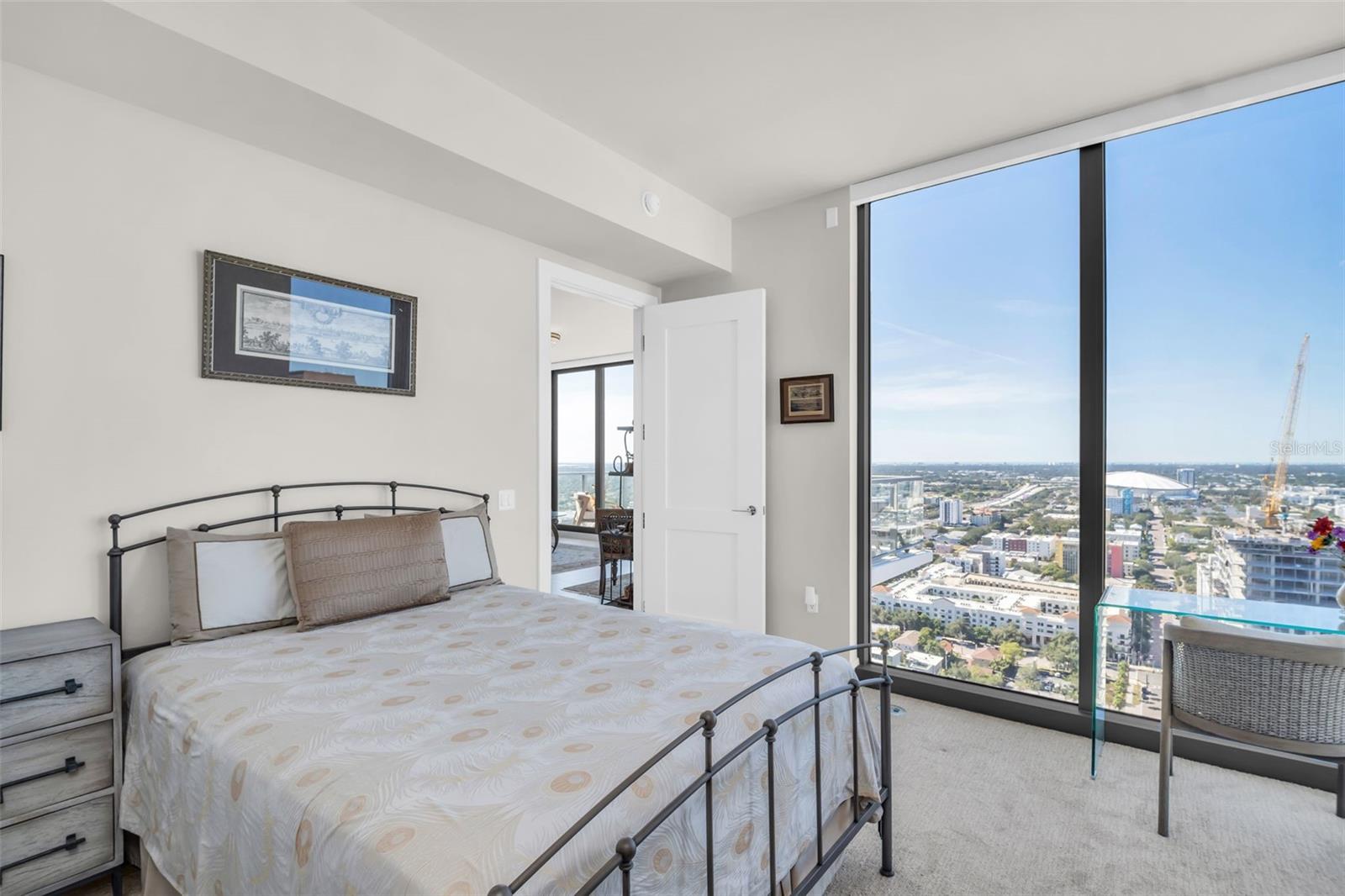 Listing photo id 23 for 301 1st Street S 3305