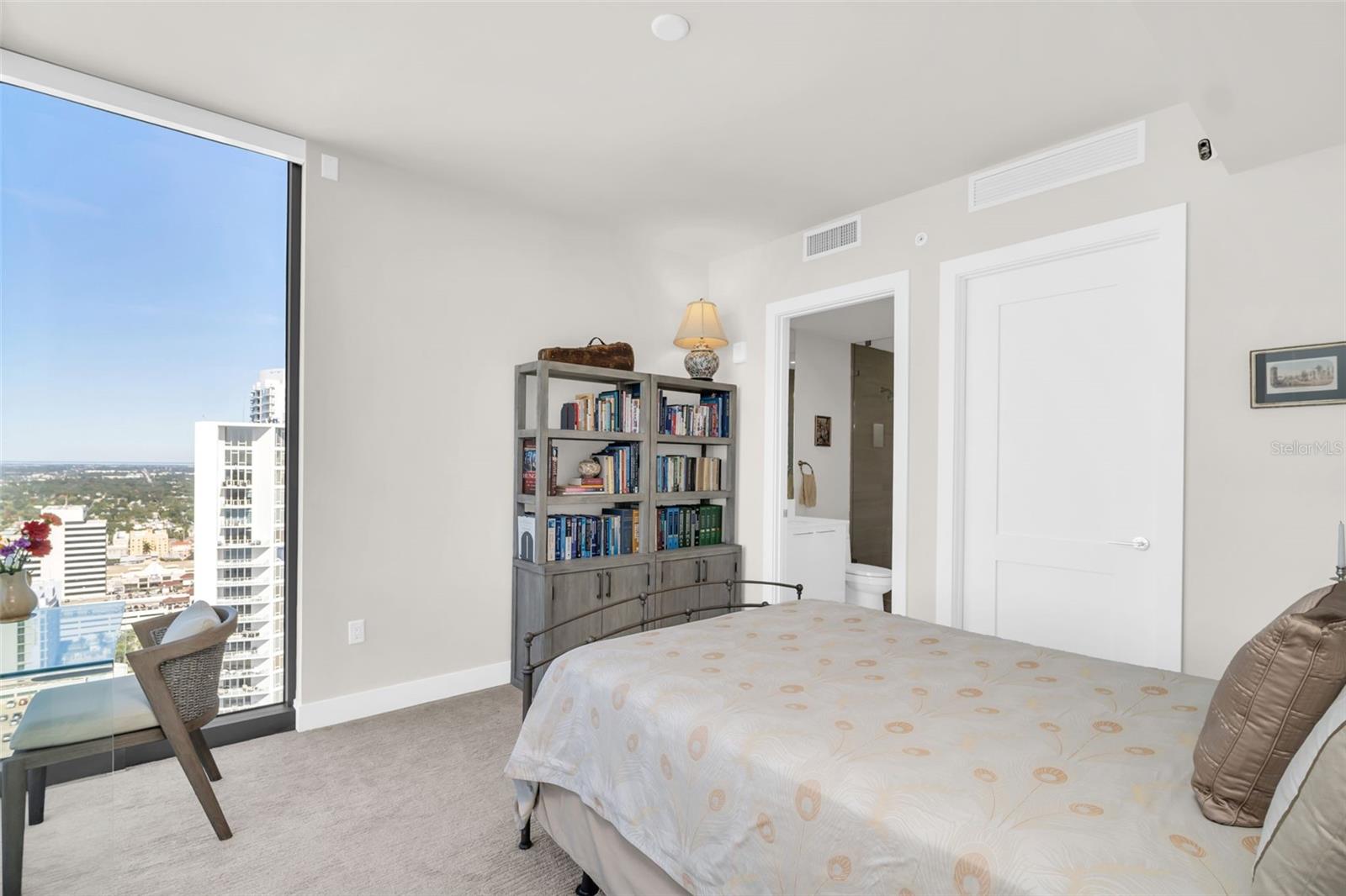 Listing photo id 24 for 301 1st Street S 3305