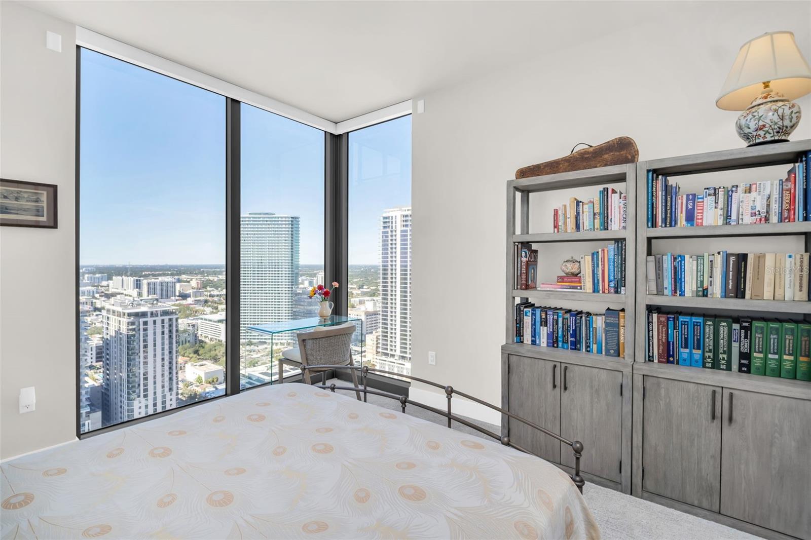 Listing photo id 25 for 301 1st Street S 3305