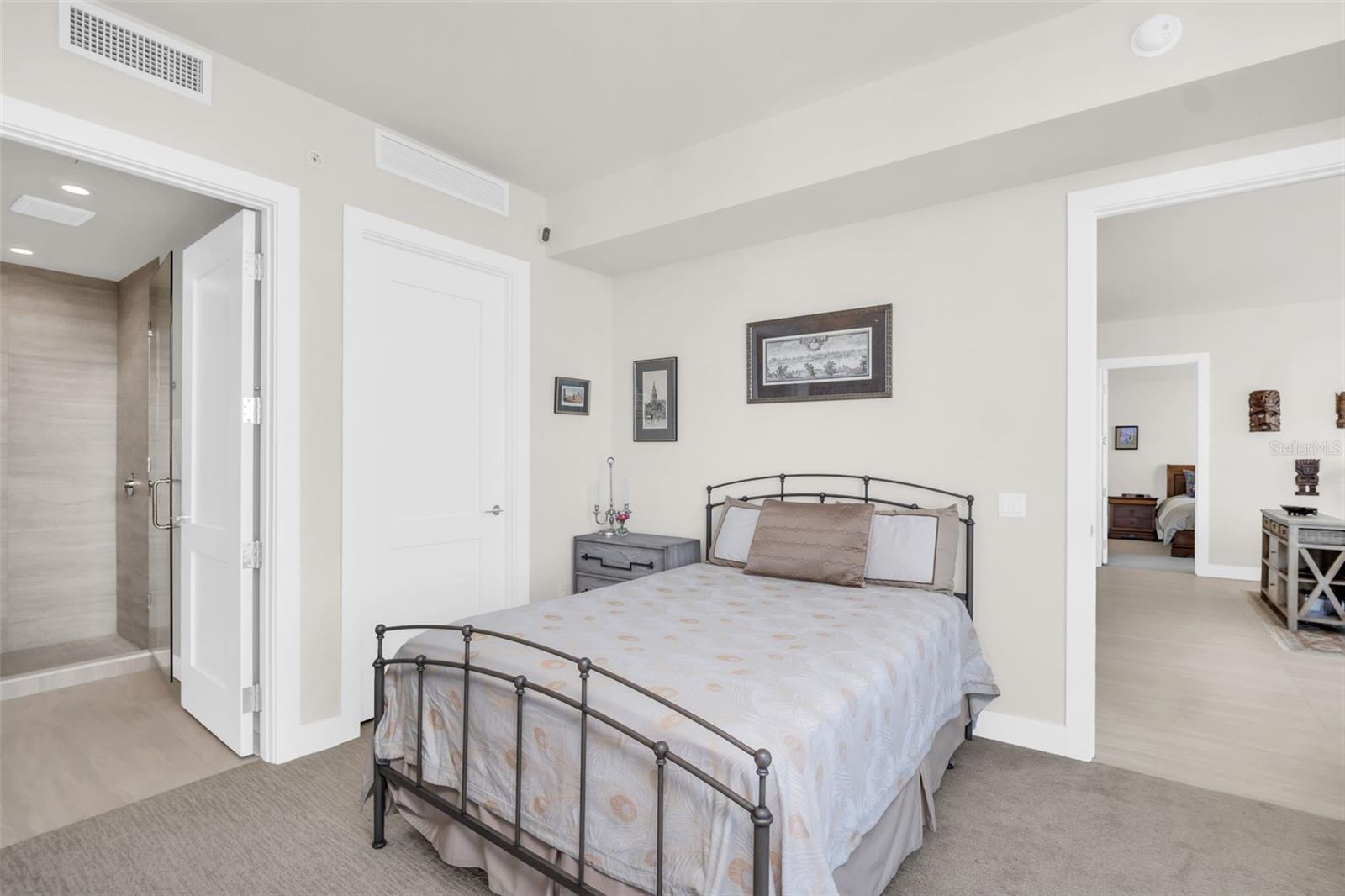 Listing photo id 26 for 301 1st Street S 3305