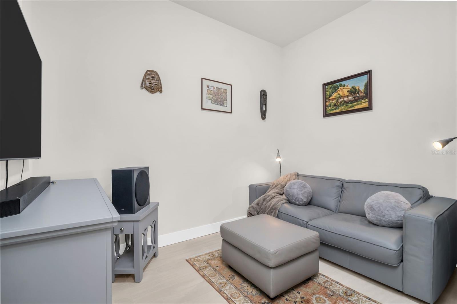 Listing photo id 28 for 301 1st Street S 3305