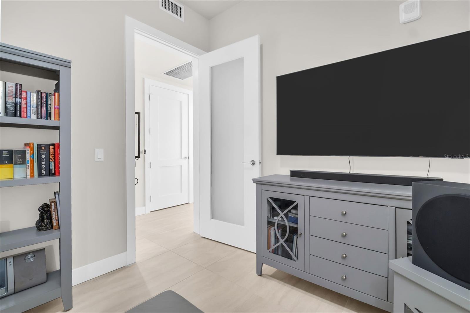 Listing photo id 29 for 301 1st Street S 3305