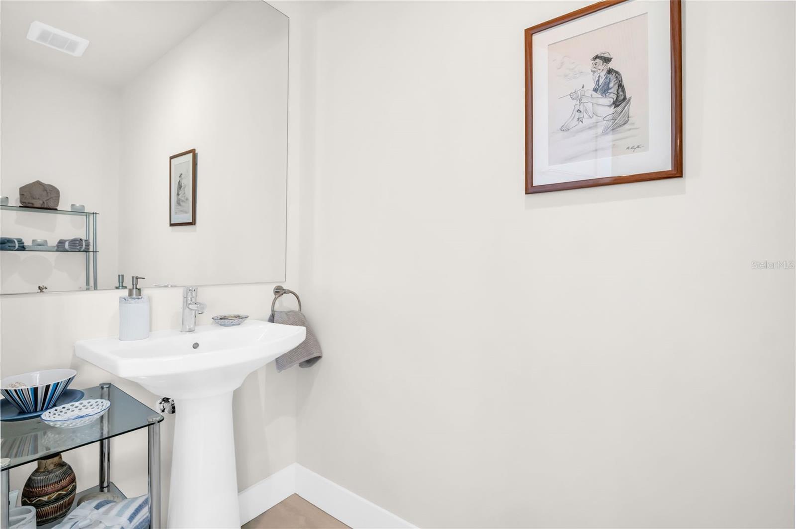 Listing photo id 30 for 301 1st Street S 3305