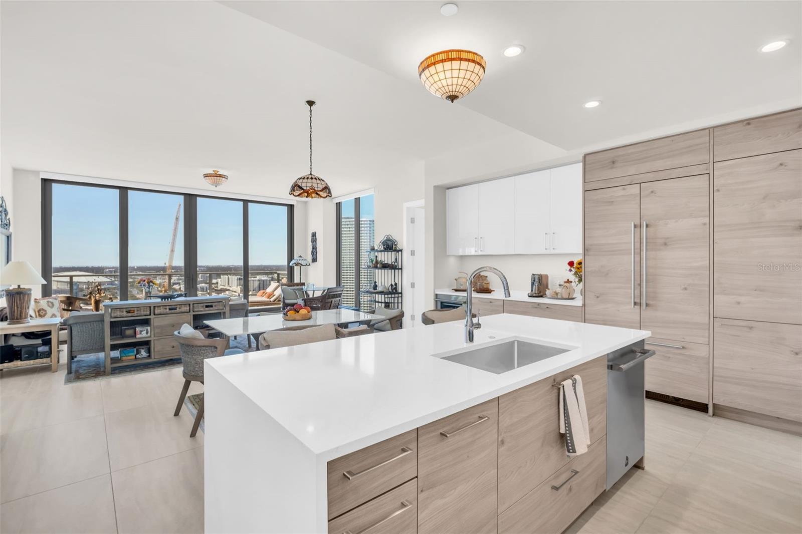 Listing photo id 2 for 301 1st Street S 3305