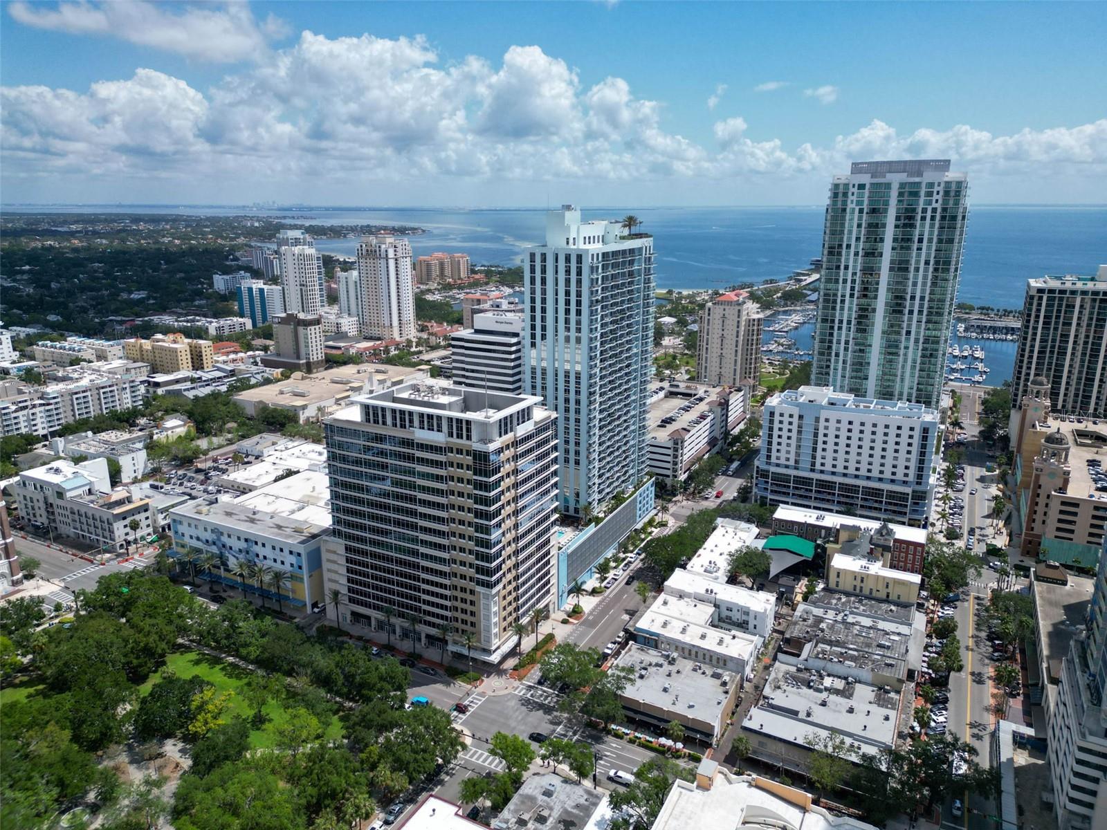 Listing photo id 38 for 301 1st Street S 3305