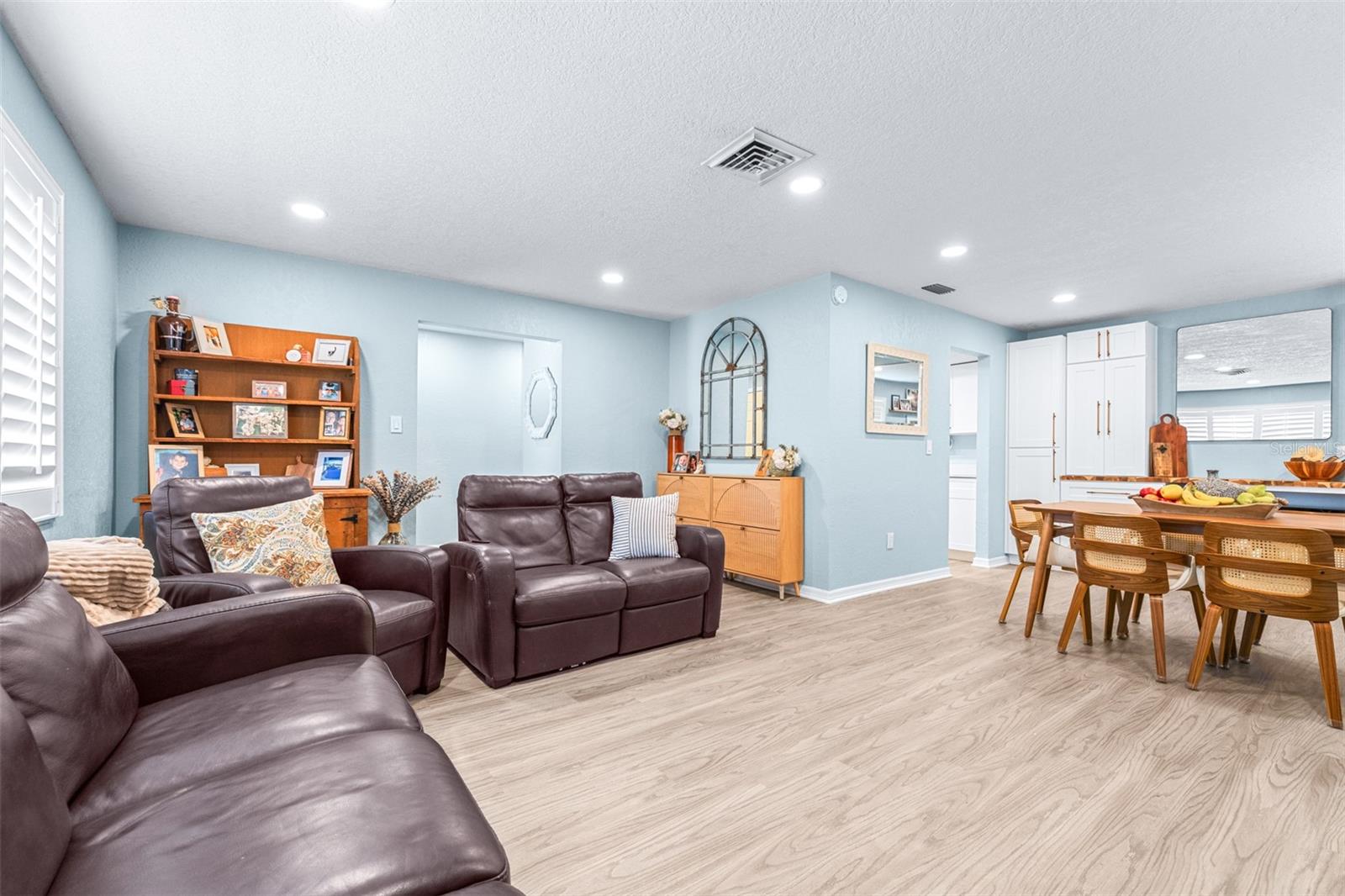 Image 16 of 96 For 8687 Matthew Street