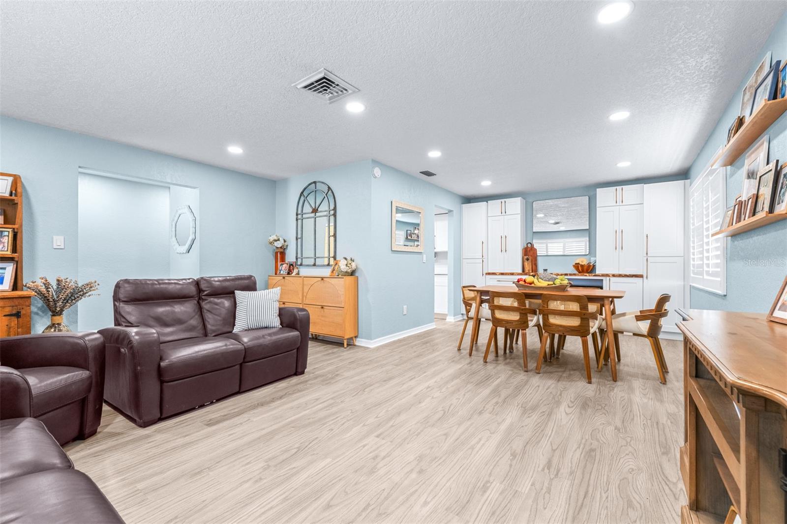 Image 17 of 96 For 8687 Matthew Street