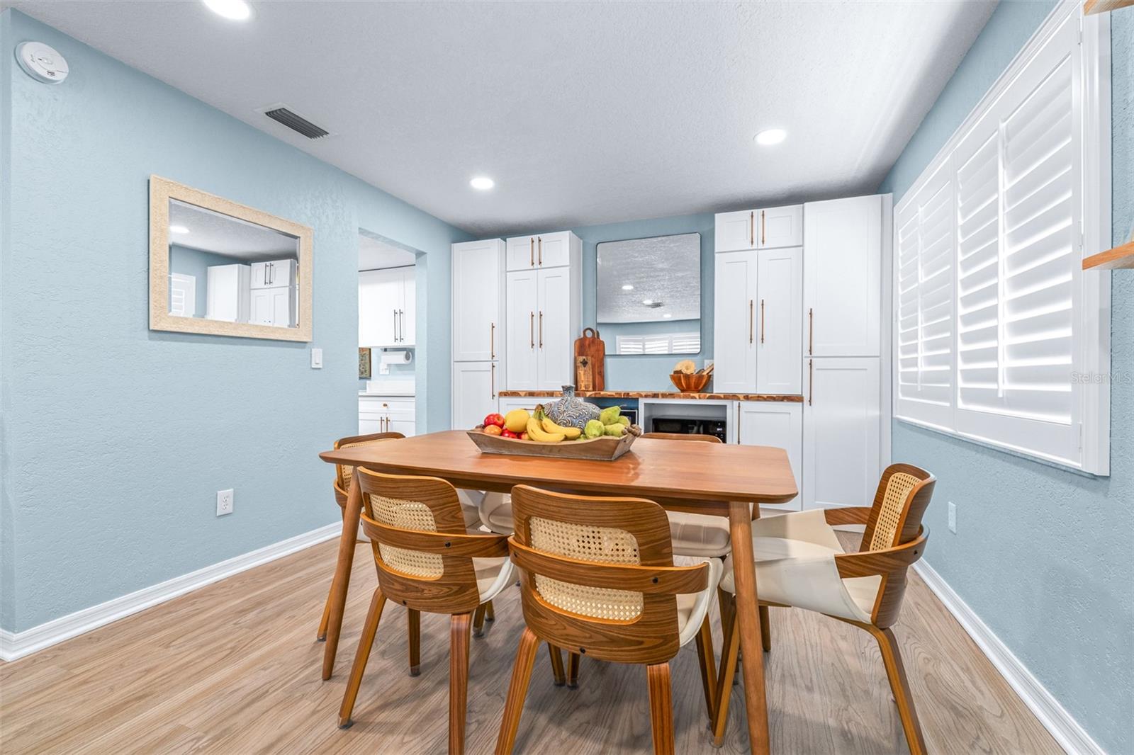 Image 21 of 96 For 8687 Matthew Street