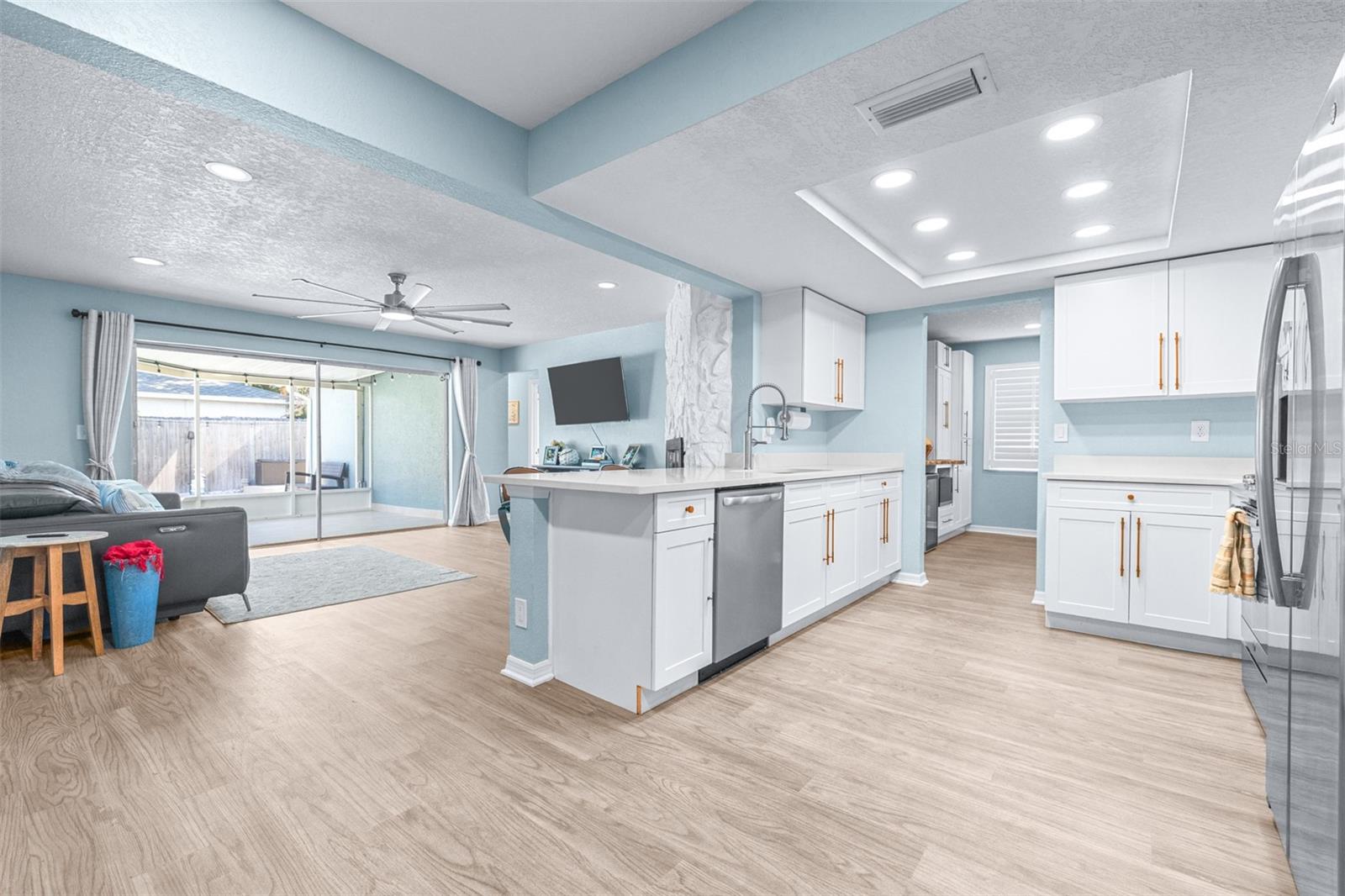 Image 24 of 96 For 8687 Matthew Street