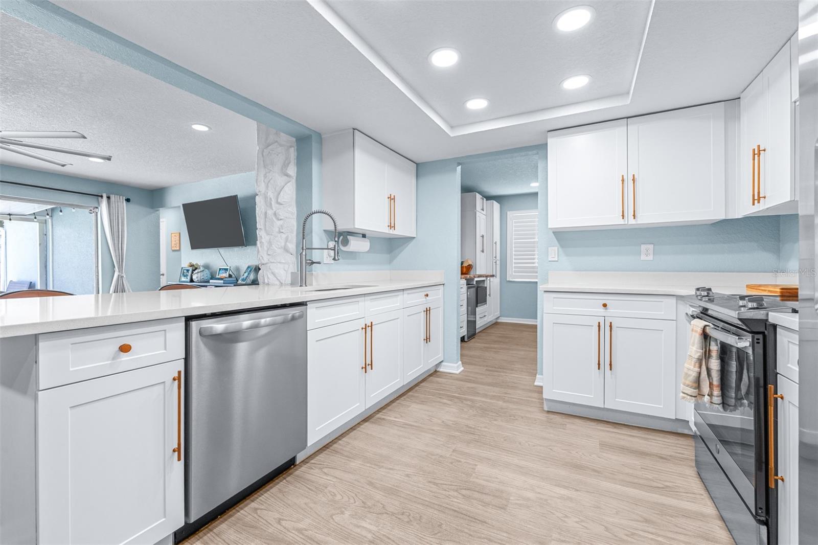 Image 25 of 96 For 8687 Matthew Street