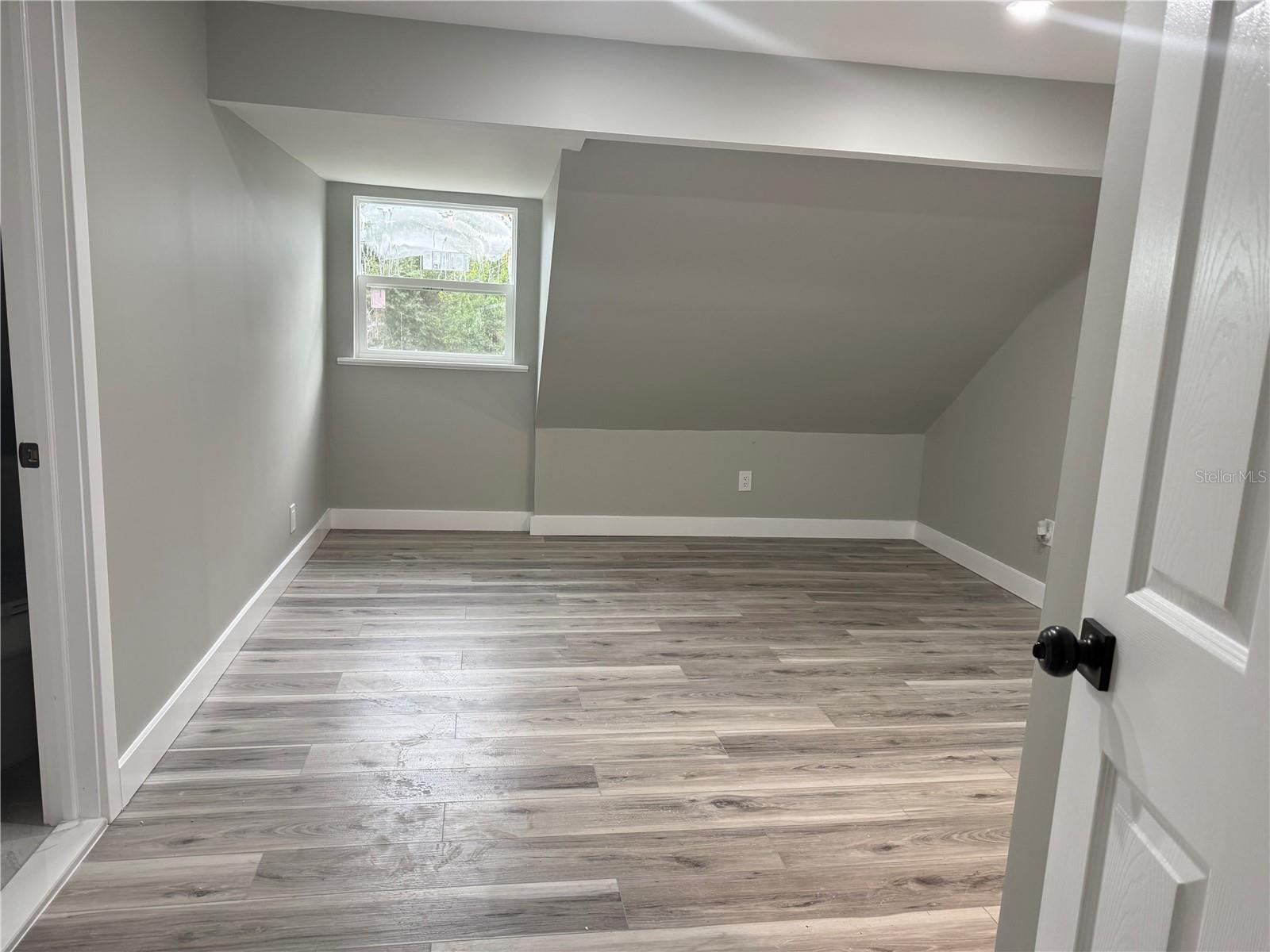 Image 19 of 26 For 37515 Beauchamp Avenue