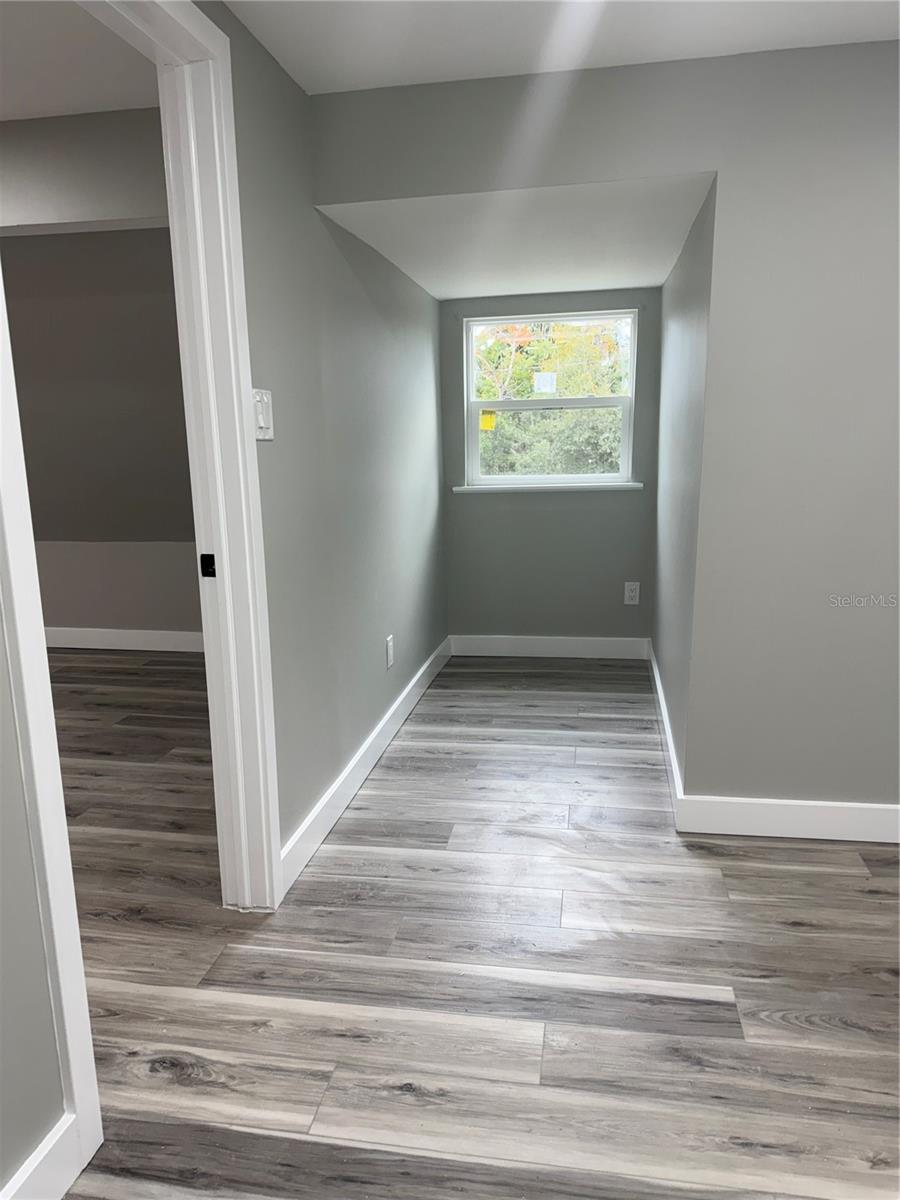 Image 22 of 26 For 37515 Beauchamp Avenue