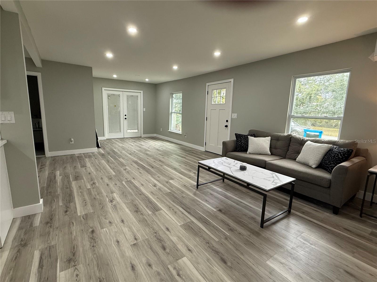 Image 4 of 26 For 37515 Beauchamp Avenue