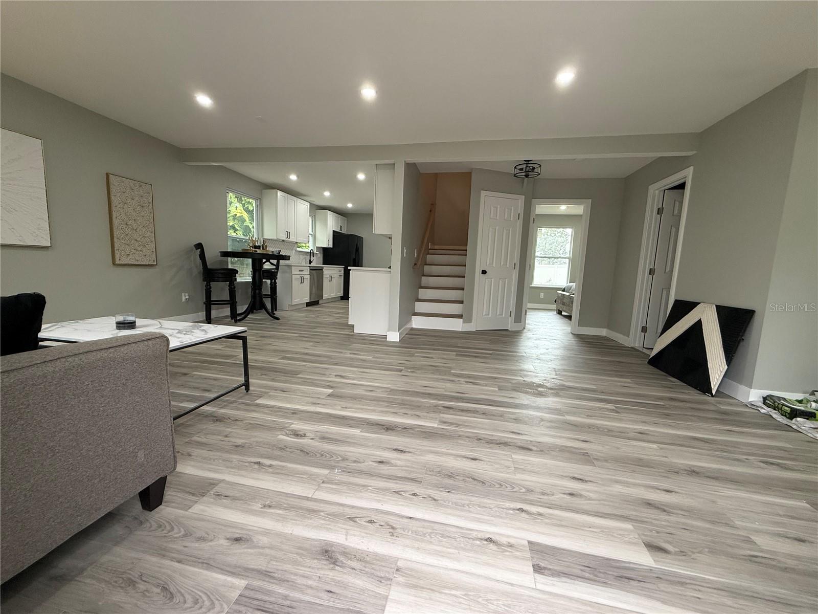 Image 5 of 26 For 37515 Beauchamp Avenue