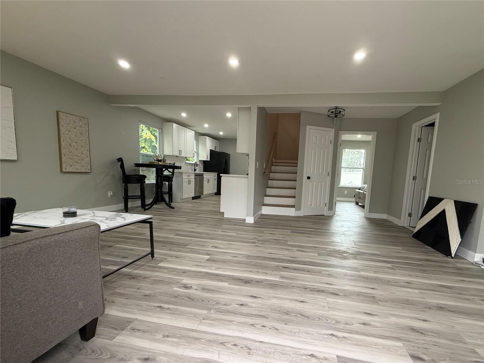 Image 6 of 26 For 37515 Beauchamp Avenue