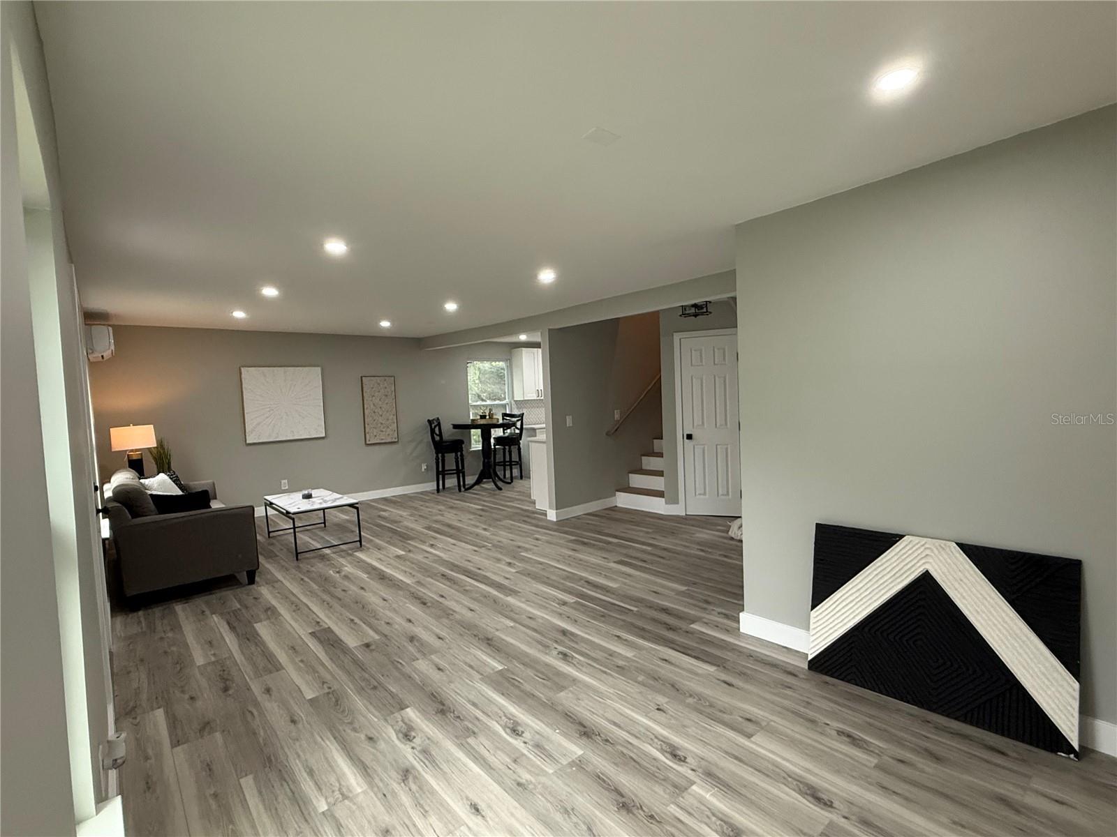 Image 7 of 26 For 37515 Beauchamp Avenue