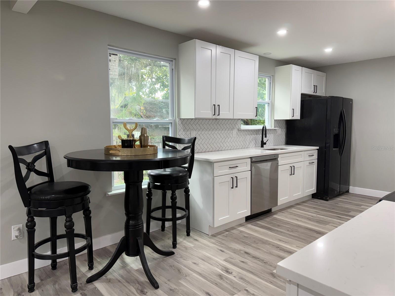 Image 8 of 26 For 37515 Beauchamp Avenue