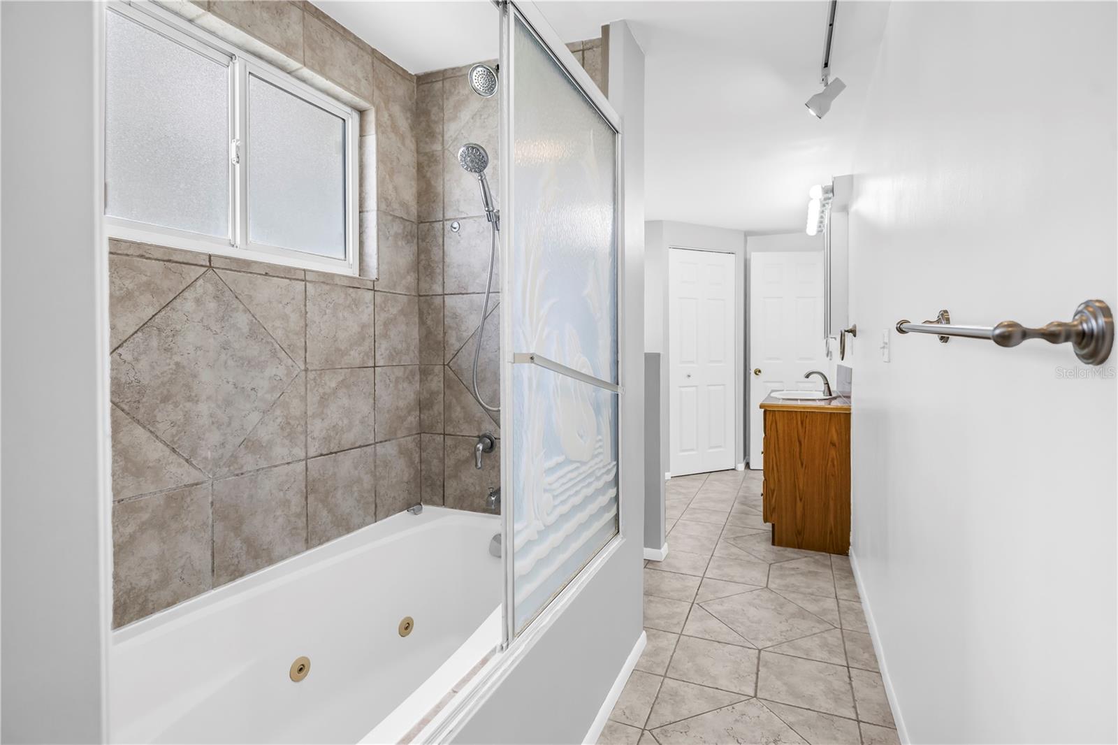 Image 22 of 39 For 6519 27th Way N