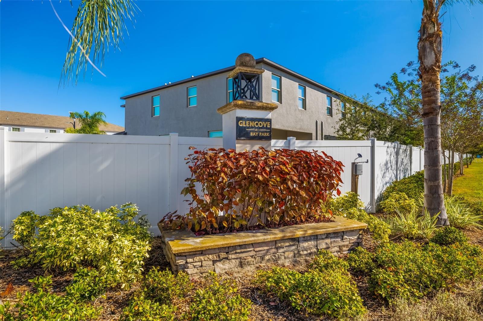 Image 10 of 49 For 621 Royal Empress Drive