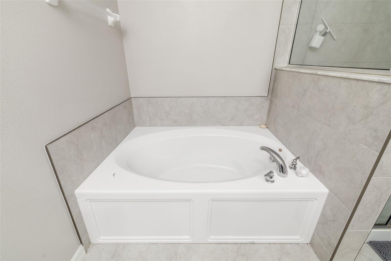 Image 39 of 49 For 621 Royal Empress Drive