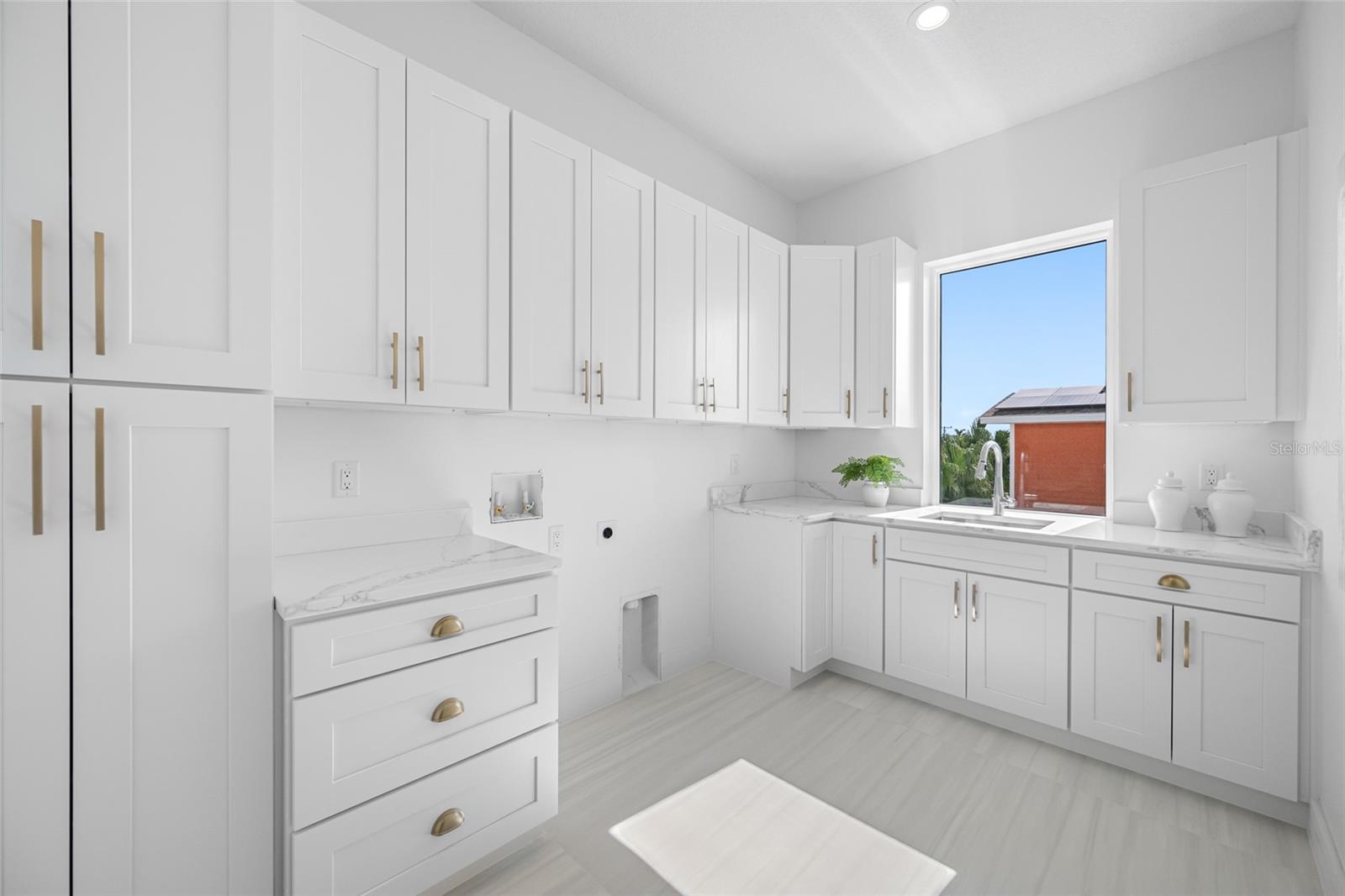 Image 24 of 79 For 534 Crystal Drive