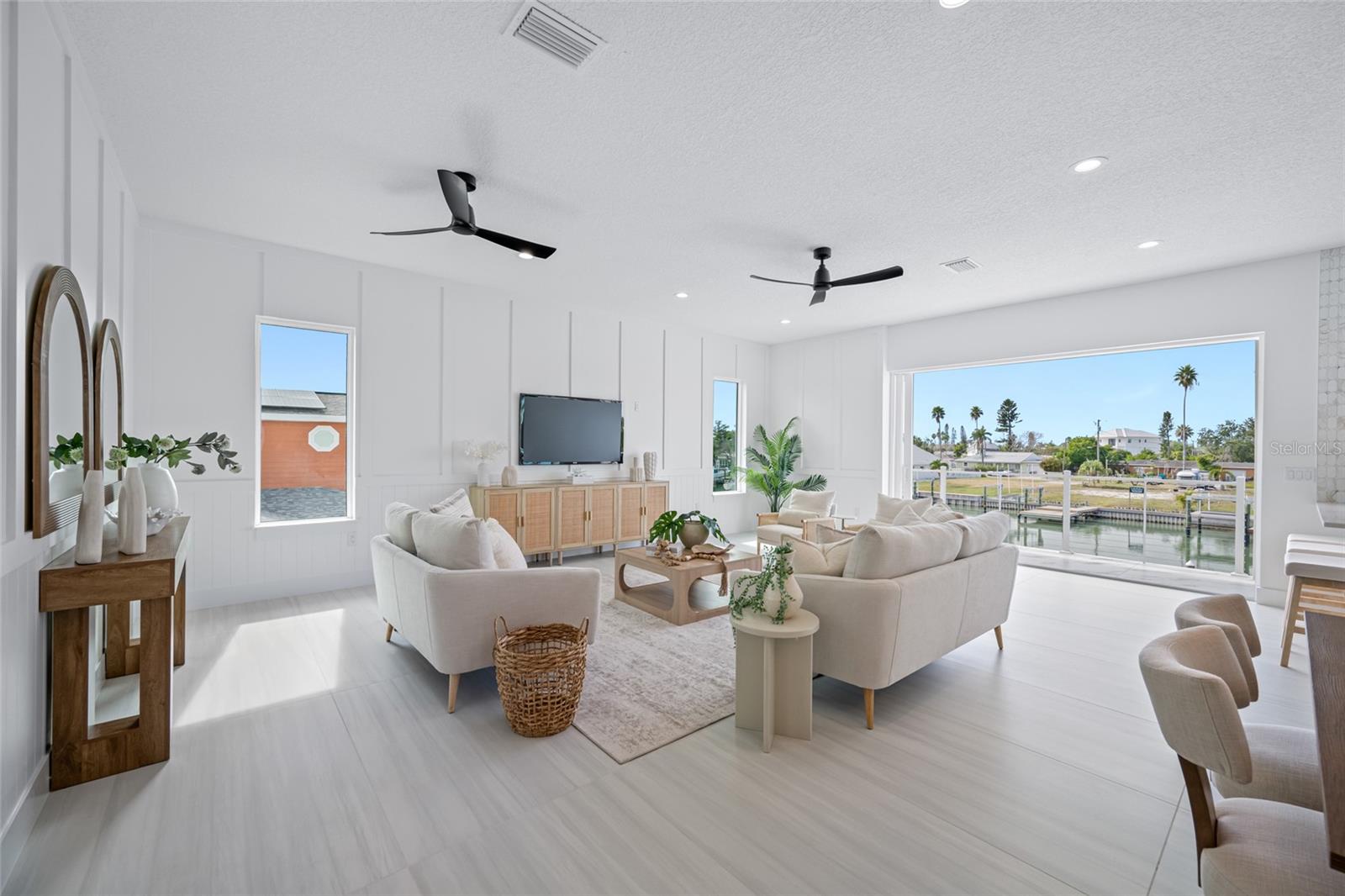 Image 6 of 79 For 534 Crystal Drive