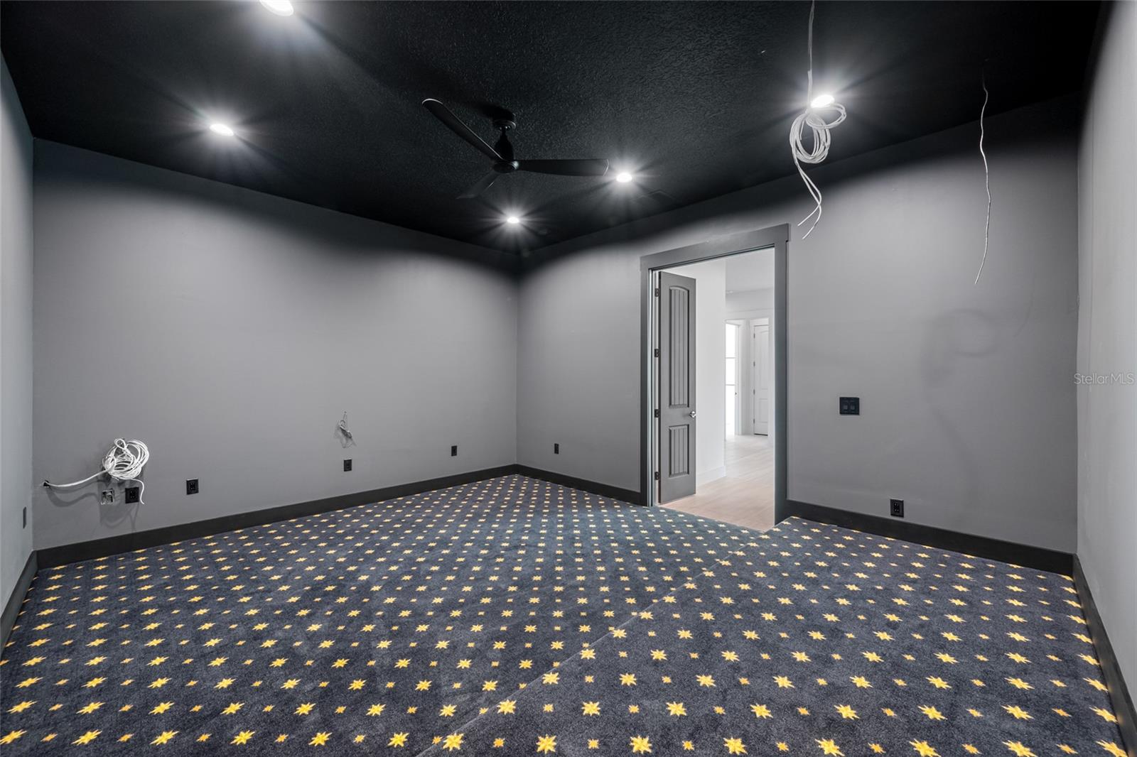 Image 8 of 79 For 534 Crystal Drive