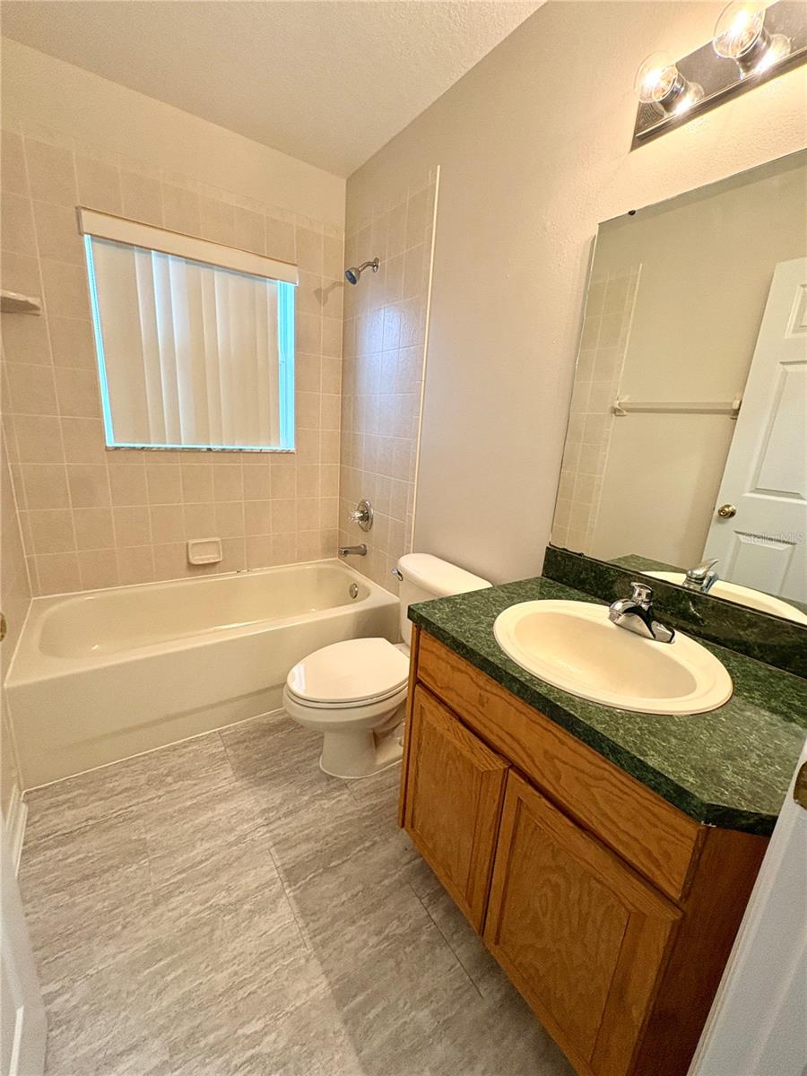 Image 12 of 23 For 4722 Roundview Court