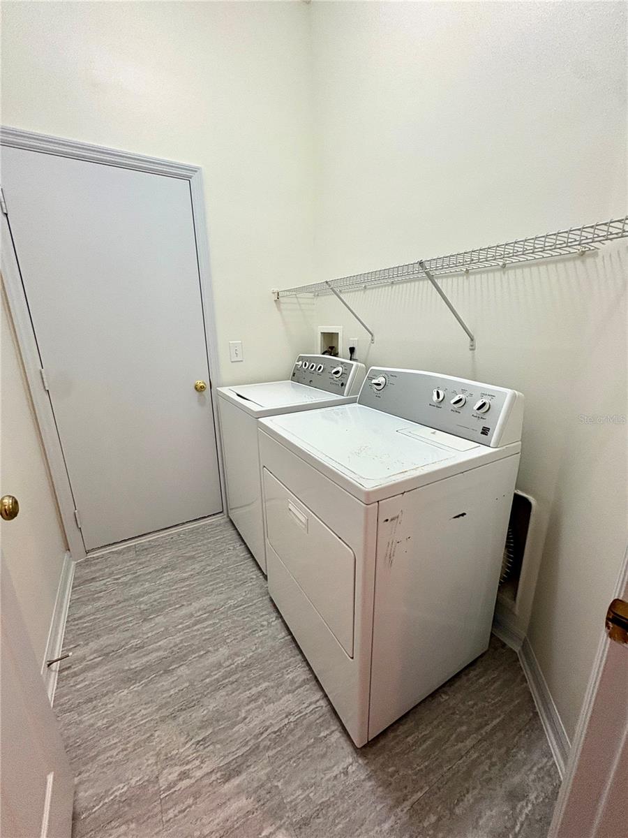 Image 16 of 23 For 4722 Roundview Court