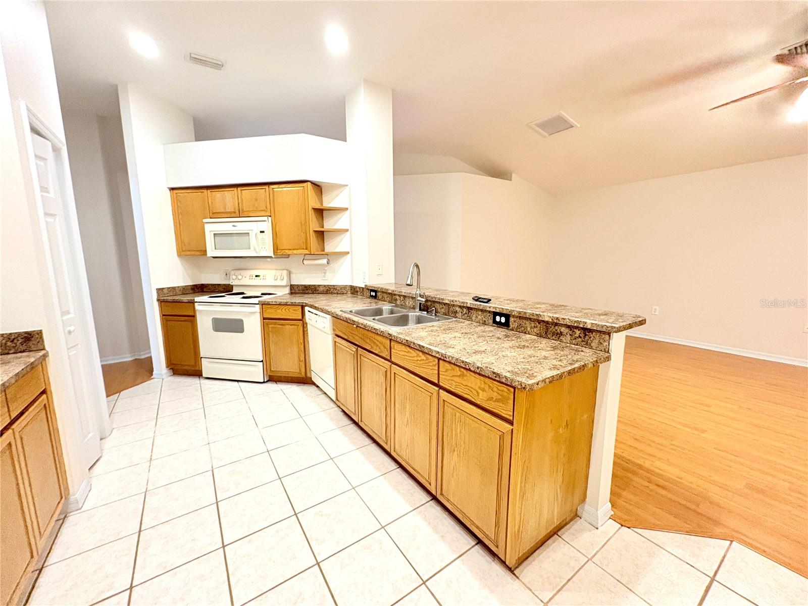 Image 4 of 23 For 4722 Roundview Court