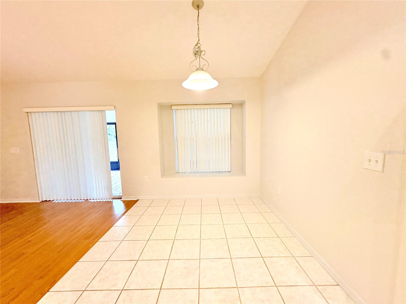 Image 7 of 23 For 4722 Roundview Court