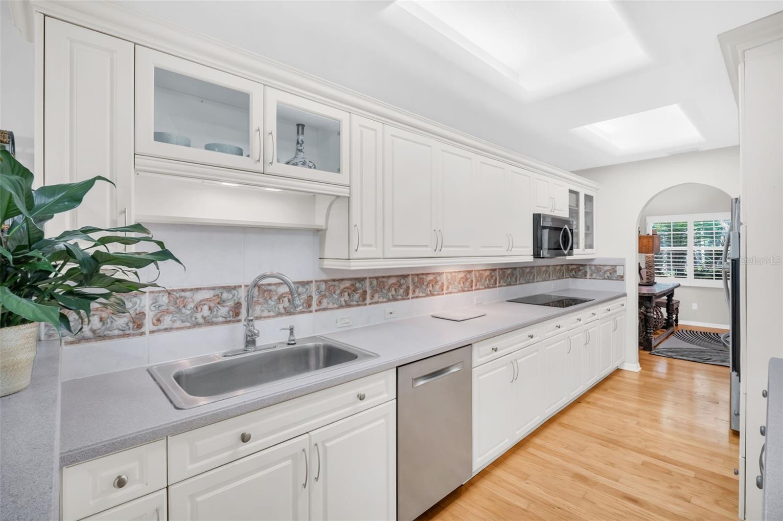 Image 15 of 65 For 306 Fan Palm Court Ne