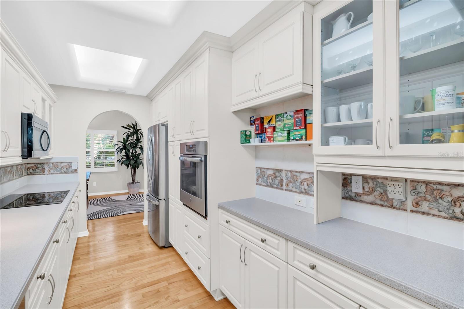 Image 16 of 65 For 306 Fan Palm Court Ne