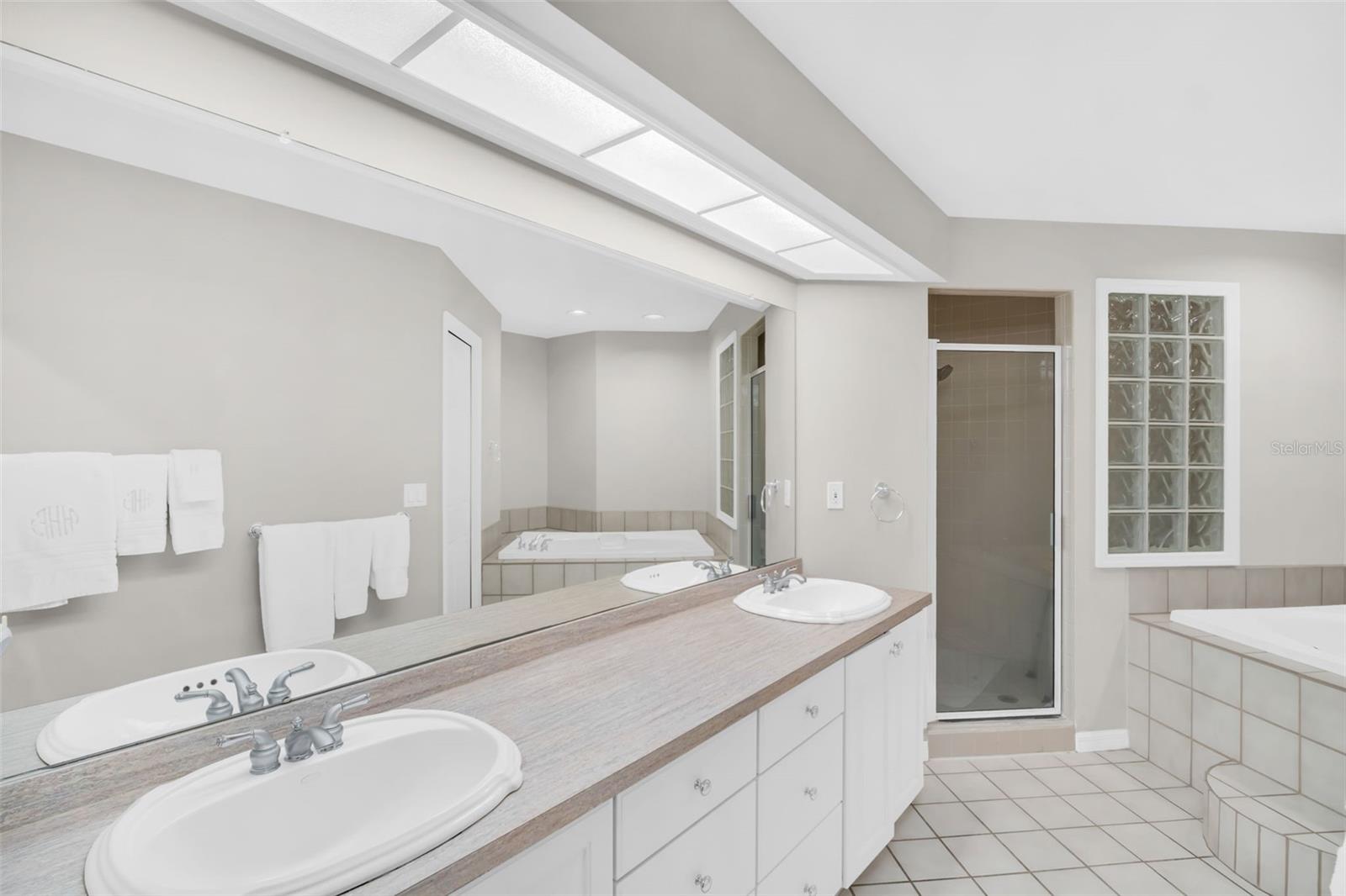 Image 23 of 65 For 306 Fan Palm Court Ne