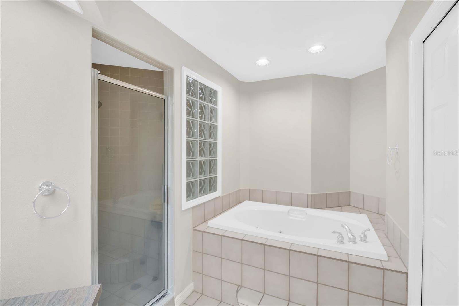 Image 24 of 65 For 306 Fan Palm Court Ne