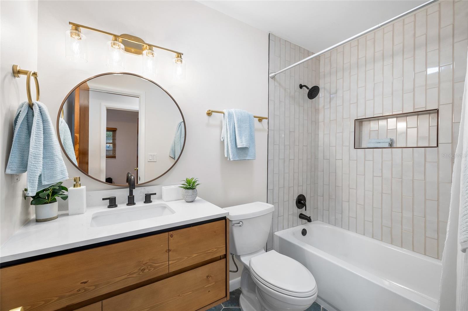 Image 18 of 31 For 19125 Amelia Circle