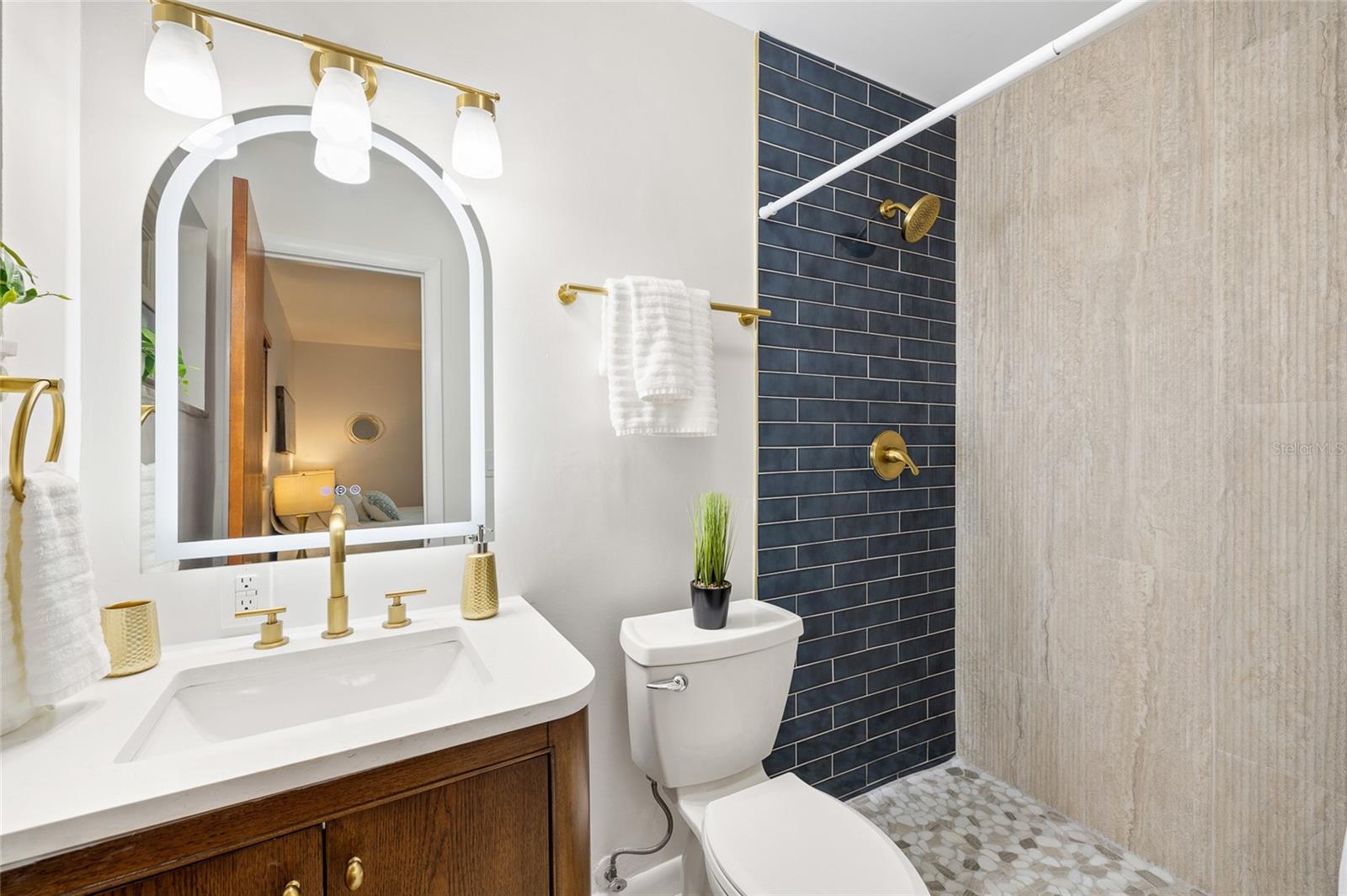 Image 21 of 31 For 19125 Amelia Circle