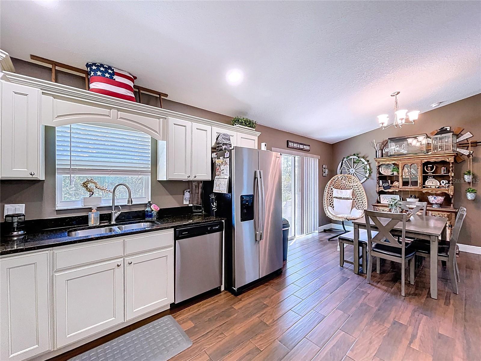 Listing photo id 9 for 9171 Paradisea Drive