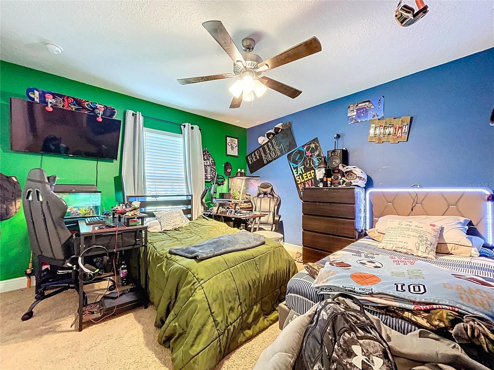 Listing photo id 15 for 9171 Paradisea Drive