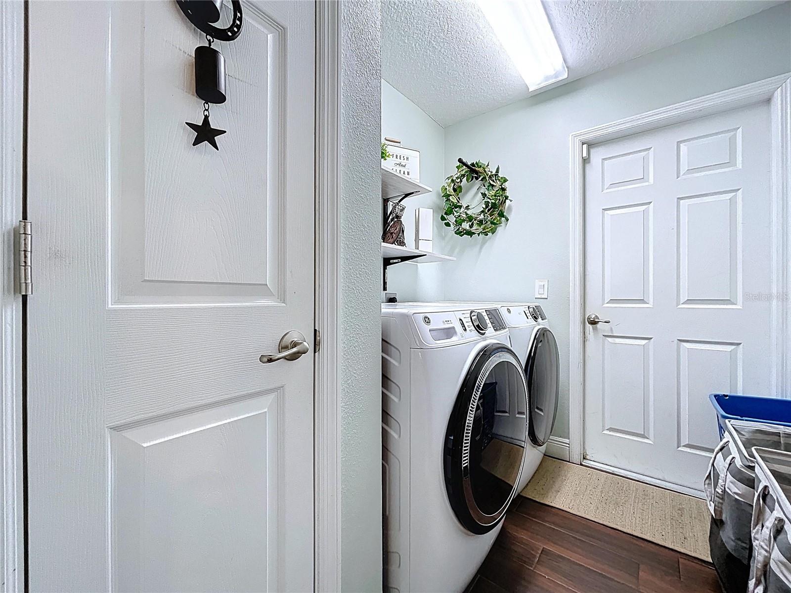 Listing photo id 28 for 9171 Paradisea Drive